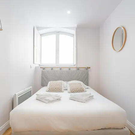 Aux Portes Du Jardin Public Daire