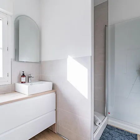 Aux Portes Du Jardin Public Daire