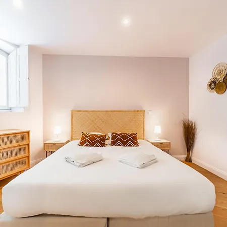 Aux Portes Du Jardin Public Daire