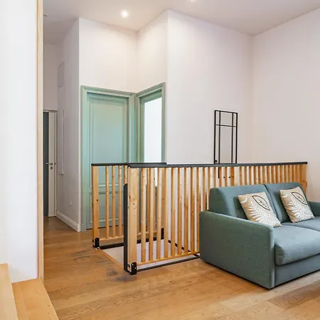 Aux Portes Du Jardin Public